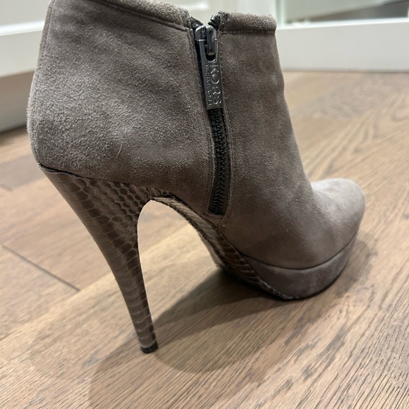 Michael Kors high heel bootie - Picture 3 of 4